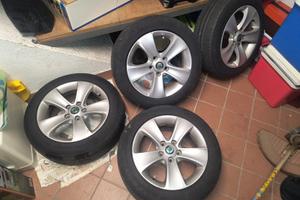 Cerchi in lega e pneumatici 16”