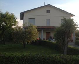 Casa singola bifamiliare con terreno