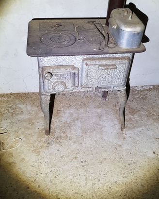 Stufa in ghisa Antiquariato