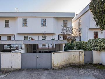 VILLASCHIERA TRICAMERE CON GIARDINO E TAVERNA!