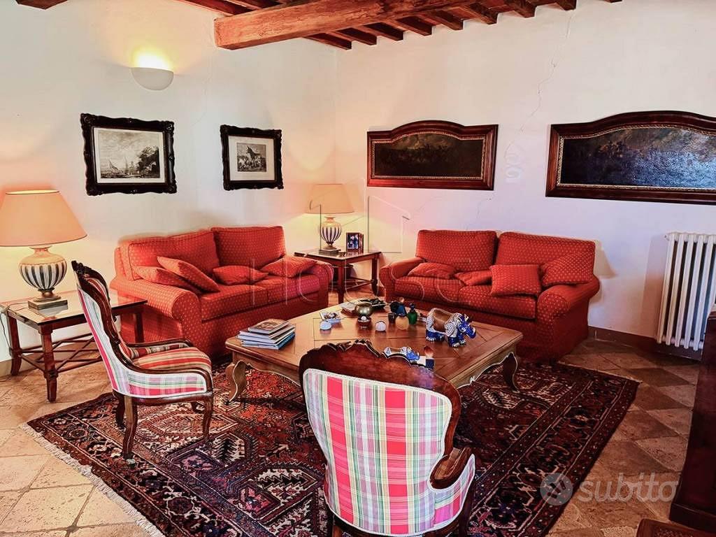 Rustico / Casale di 540 m² con 5 locali e box auto - Vista 3