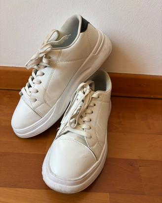 Sneakers bianche e nere numero 41