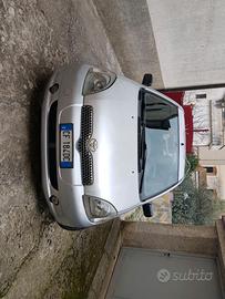 Toyota Yaris alimentazione benzina