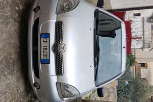 Toyota Yaris alimentazione benzina