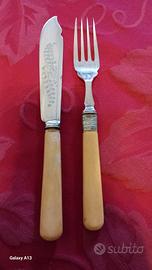 Coppia posate da dolce di epoca vittoriana.