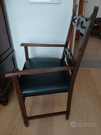 sedia in legno con seduta in pelle