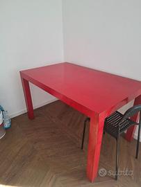 Tavolo rosso