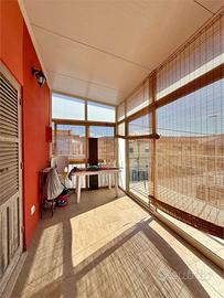 Appartamento al primo piano con veranda