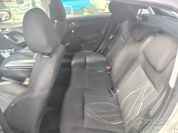 Peugeot 208 1.4 benzina/GPL