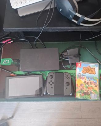 Nintendo switch + gioco + custodia (descrizione)