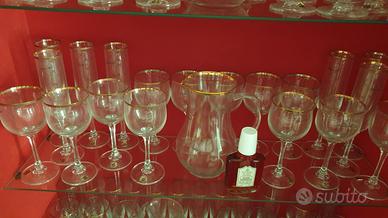 Servizi di calici di cristallo bordati oro