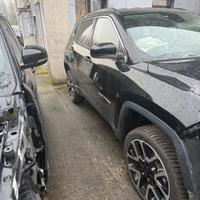 Jeep Compass, fianco destro + cerchione 23545R13, 