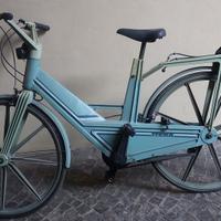 Volvo Itera bicicletta in plastica