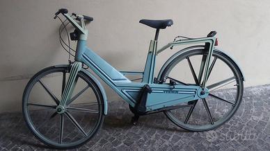 Volvo Itera bicicletta in plastica