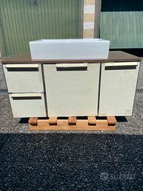 Mobile bagno con lavandino