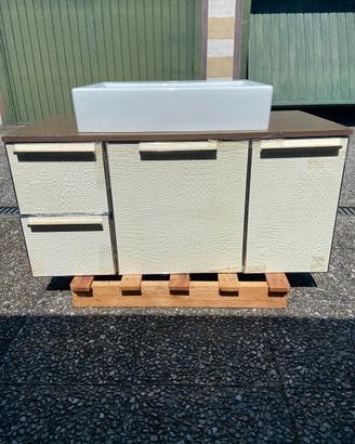 Mobile bagno con lavandino