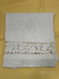 Asciugamano antico ricamato