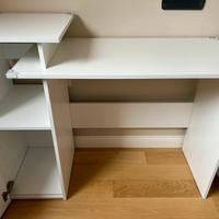 Scrivania bianca da lavoro