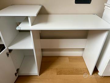 Scrivania bianca da lavoro