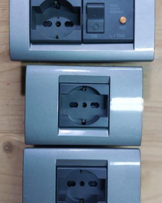 perticolari per impianto elettrico Vimar e Gevis.