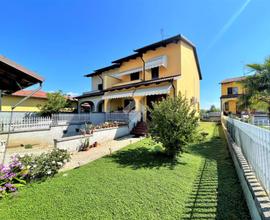 VILLA A SCHIERA A CRESCENTINO