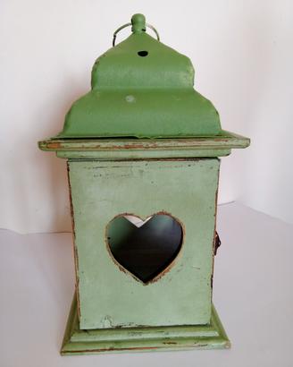 Lanterna colore verde. 