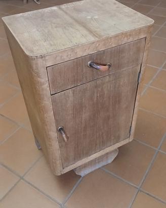 Antico comodino. "Angolo vintage"