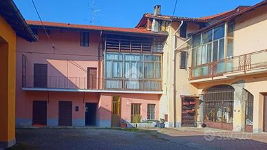 CASA DI CORTE A CARNAGO