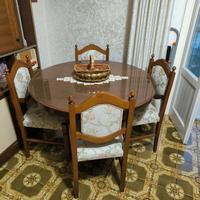 Tavolo con sedie soggiorno