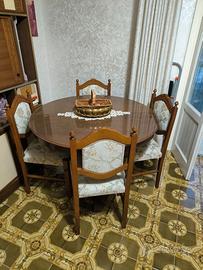 Tavolo con sedie soggiorno