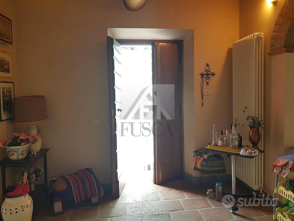 Rustico / Casale di 32420 m² con più di 5 locali e - Vista 5