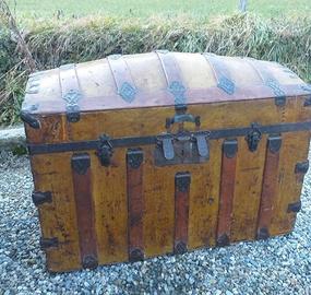 baule antico coloniale