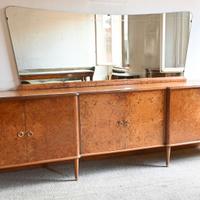 Buffet in legno con specchio