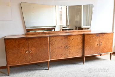 Buffet in legno con specchio