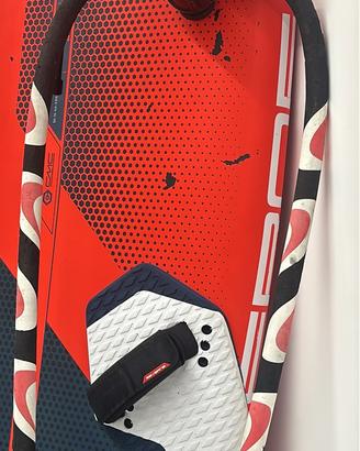 Tavola Windsurf con Vela