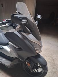Scooter forza 300