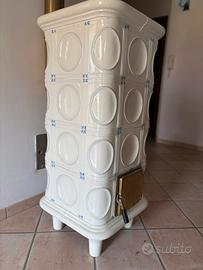 Stufa a legna in maiolica De Biasi