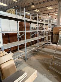 Scaffale in metallo