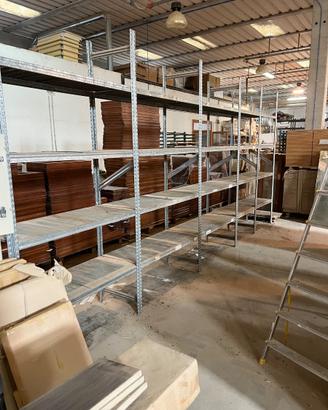 Scaffale in metallo