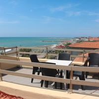 Cecina Mare da oggi bilocale vista mare con solari