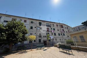 3 LOCALI A NAPOLI