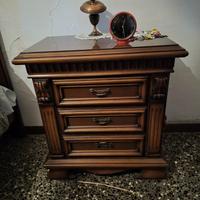 coppia di comodini in legno 