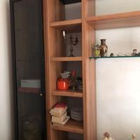 mobile soggiorno in noce chiaro e vetro