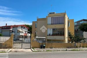 2 LOCALI A BARI