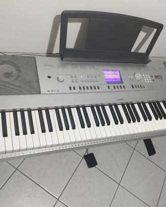 Pianoforte Yamaha DGX 640 con mobile 