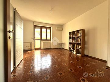 Quadrivano con doppio box auto e cantina