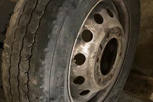 Cerchio e gomma ford tranist