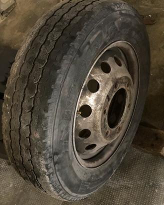 Cerchio e gomma ford tranist