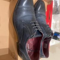 Scarpe blu eleganti