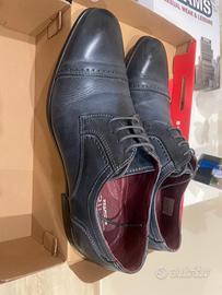Scarpe blu eleganti